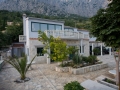 Casa Leonardo. In unregelmassigen Abstanden und auf Anfrage veranstalten wir hier Grillabende mit typisch mediterranem Flair. Selbstverstandlich reichen wir dazu Weine aus unserem eigenen Weinberg.