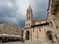 St.-Laurentius-Kathedrale aus dem 13. Jahrhundert. Das westliche Hauptportal ist ein Meisterwerk von Radovan und das wichtigste Werk im romanisch- gotischen Stil in Kroatien.